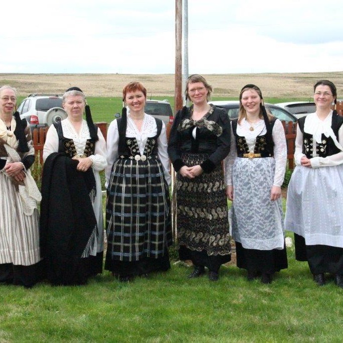 Saga kvennabandsins komin út