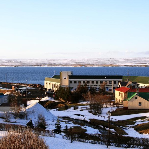 Vörukarfa KVH lækkað á milli ára