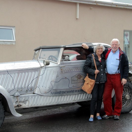 Ferðast um heiminn á 88 ára gömlum Rolls Royce