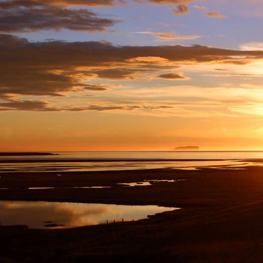 Við austari ós Héraðsvatna skömmu fyrir miðnætti í gær. Myndir:KSE