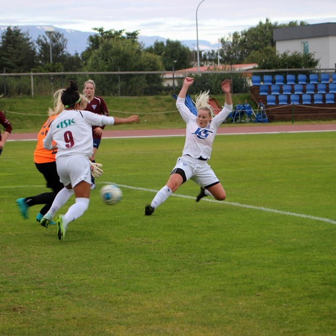 Barningur í vítateignum/Mynd: BG