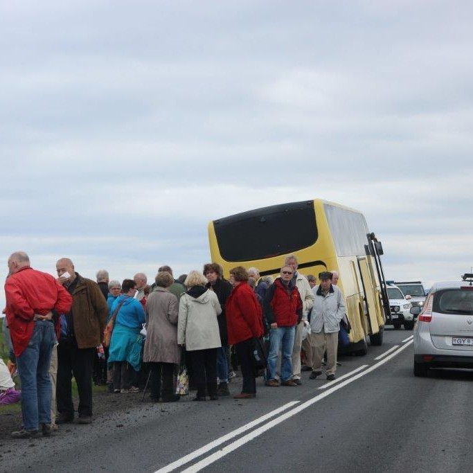 Dekk fór undan rútu