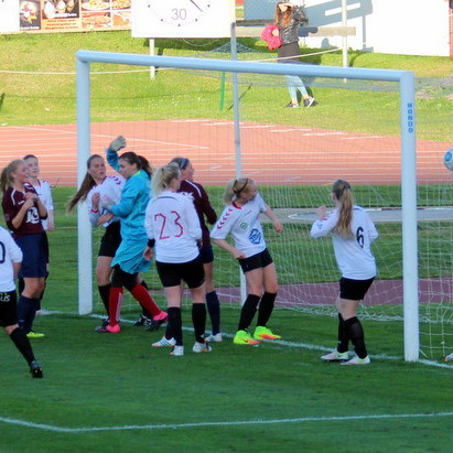 Stólastúlkur unnu í gær