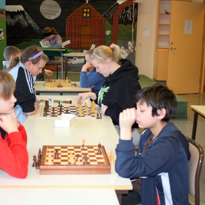 Fær styrk til eflingar barna- og unglingastarfs