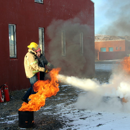 Eldar slökktir. Mynd:FE