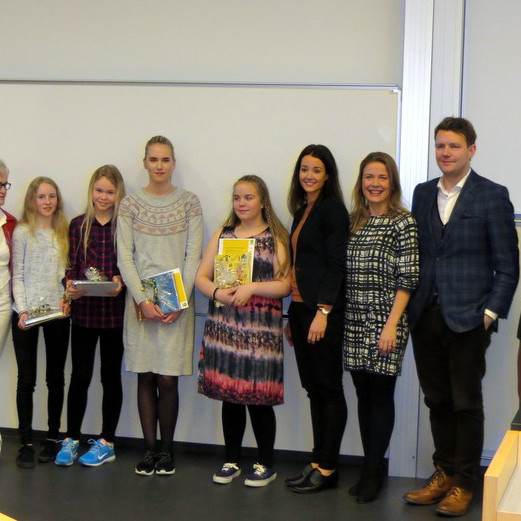 Frá verðlaunaafhendingunni. Inga Sara er önnur frá vinstri og Íris Lilja sú þriðja.