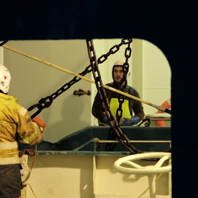 Málmey og Klakkur halda úr höfn í ljósaskiptunum