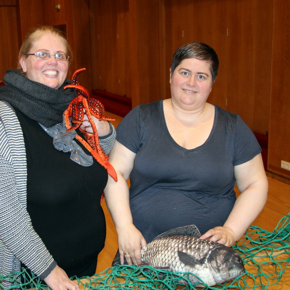 Jóhanna Sveinbjörg og Margrét Berglind eru höfundar og leikstjórar hugverksins Pungar og pelastikk - raunir trillukarla. Myndir:FE