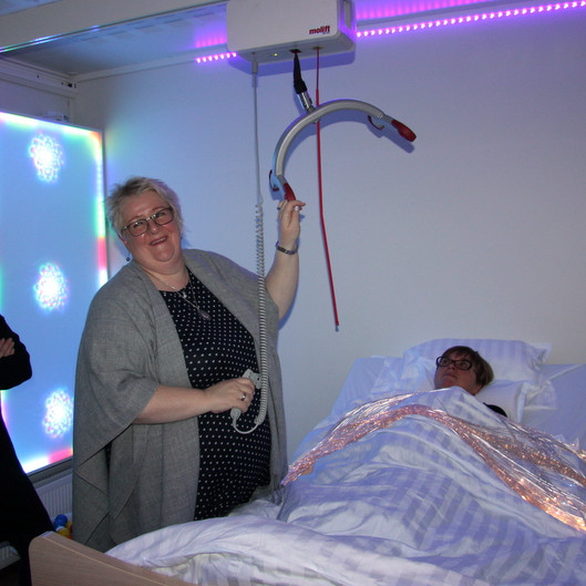 Í dag gefst gestum Iðju tækifæri til að skoða skynörvunarherbergið sem var afhent í byrjun nóvember. Á myndinni eru þær Ragnheiður Ásta Jóhannsdóttir, Jónína G. Gunnarsdóttir og Gréta Sjöfn Guðmundsdóttir. Mynd:FE