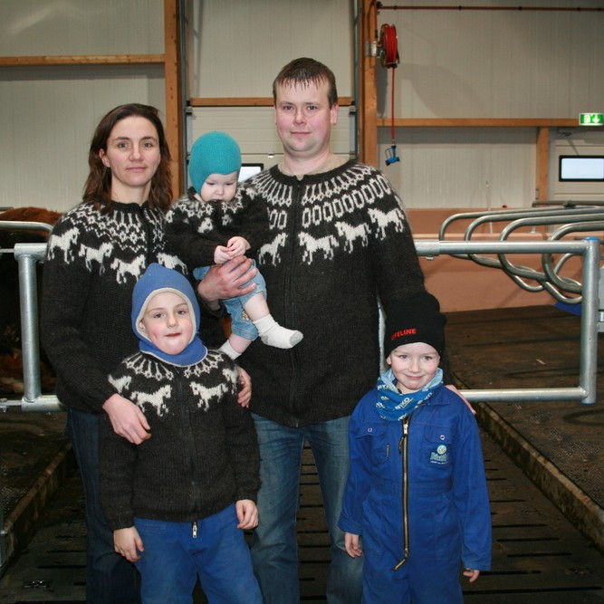 Nýtt fjós á Hóli í Sæmundarhlíð - Myndir