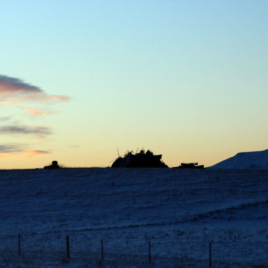 Bálkösturinn er tilbúinn á Móhól við Hofsós. Mynd: Rakel Árnadóttir.