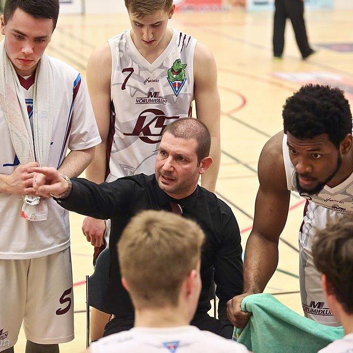 Israel Martin fer yfir málin með sínum mönnum. MYND: HJALTI ÁRNA