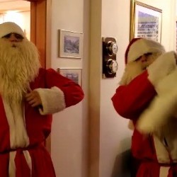 Jólasveinarnir á þönum á aðfangadag - Myndband