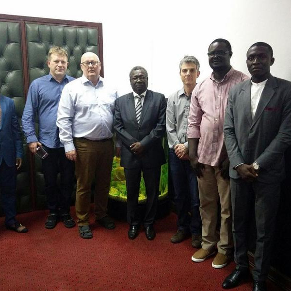 Á myndinni má sjá Ólaf Sigurgeirsson sem er annar frá vinstri, Helga Thorarensen, þá kemur ráðherrann, Dr. Taiga, og næstur honum er Davíð Benhaim. Mynd af heimasíðu Háskólans á Hólum.