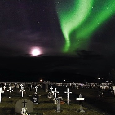 Ekki fært að setja upp ljósakrossa vegna snjóþyngsla