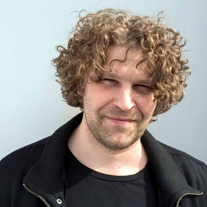 Störðum alvörugefnir út í kófið - Kjartan Hallur brottfloginn