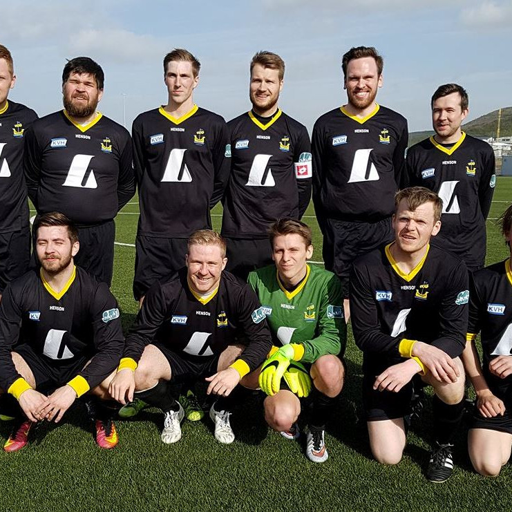 Glæsilegt lið Kormáks/Hvatar sem tekur þátt í 4. deild íslandsmótsins í knattspyrnu. Mynd: Aðdáendasíða liðsins.