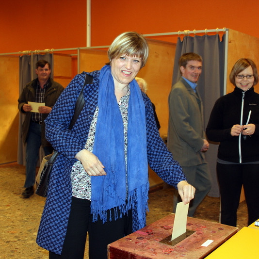 Senn líður að kosningum. Myndin var tekin á kjörstað á Sauðárkróki þegar kosið var til Alþingis vorið 2013. Mynd: PF