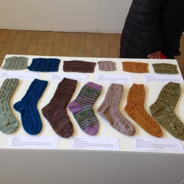 Vanessa Falle hannaði og prjónaði sokka með íslenska náttúru í huga. Mynd: huni.is.