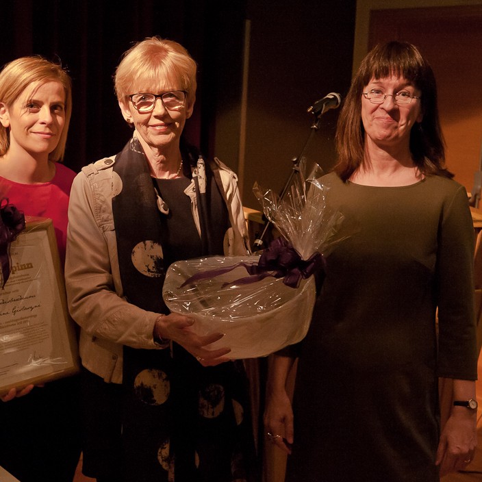 F.v.: Anna Lea Gestsdóttir, Ingibjörg Sigfúsdóttir og Sigríður Þorgrímsdóttir. Þær Anna Lea og Sigríður hafa veg og vanda af verkefninu Landstólpinn en Ingibjörg tók við viðurkenningunni fyrir hönd Álftagerðisbræðra og Stefáns. Mynd: Byggðastofnun.