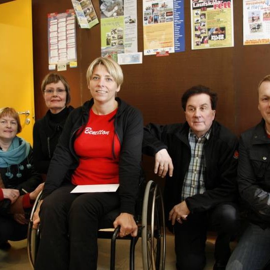 Plastpokar Lionskvenna seldir í dag