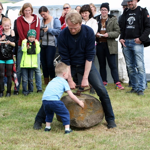 Listaflóð á vígaslóð um helgina