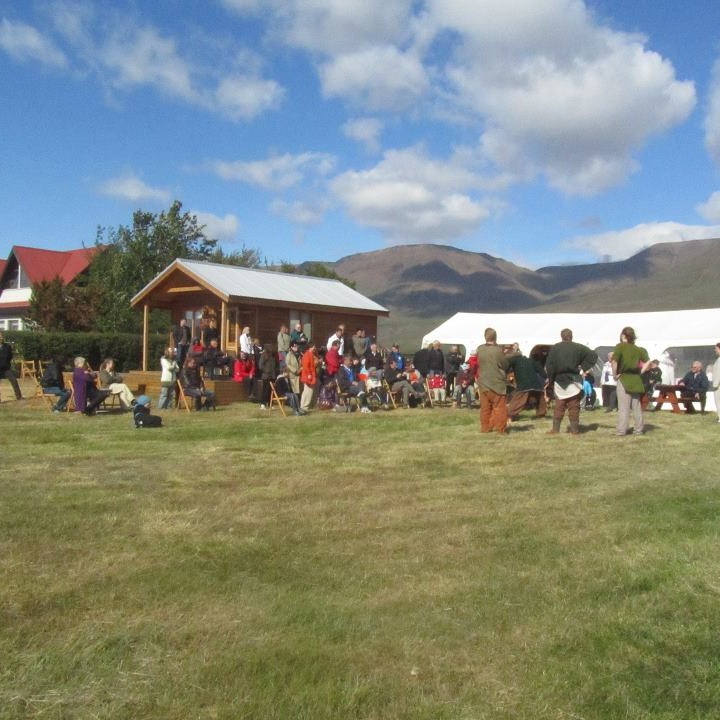 „Sunnan við garðinn hennar mömmu“