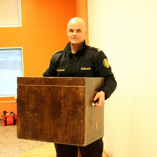 Fyrstu tölur úr Norðvesturkjördæmi voru birtar rétt fyrir miðnætti. Mynd: PF