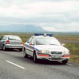 Auglýst eftir lögreglumanni