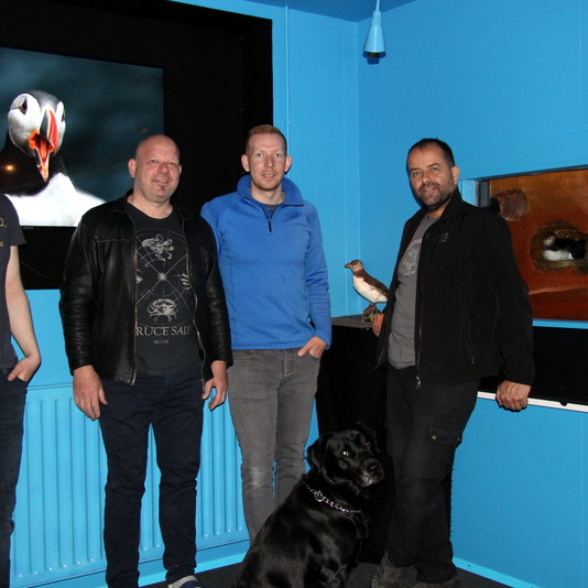 Aðstandendur Lundasýningarinnar. Árni Rúnar Hrólfsson, Magnús Barðdal, Árni Gunnarsson og Guðbrandur Ægir Ásbjörnsson: Mynd: PF.