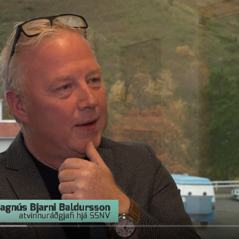 Magnús Bjarni Baldursson atvinnuráðgjafi hjá SSNV í viðtali hjá N4. Mynd: Skjáskot af N4.