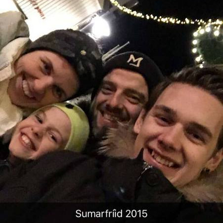 Vigdís, Ísólfur og synir á góðri stund. Mynd úr einkasafni.