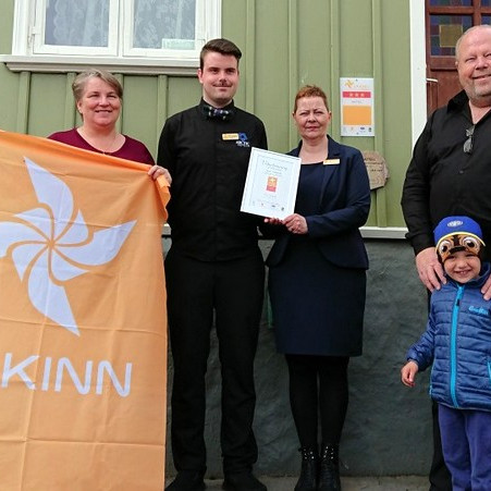 Frá afhendingu viðurkenningarinnar. Mynd: Vakinn.is.