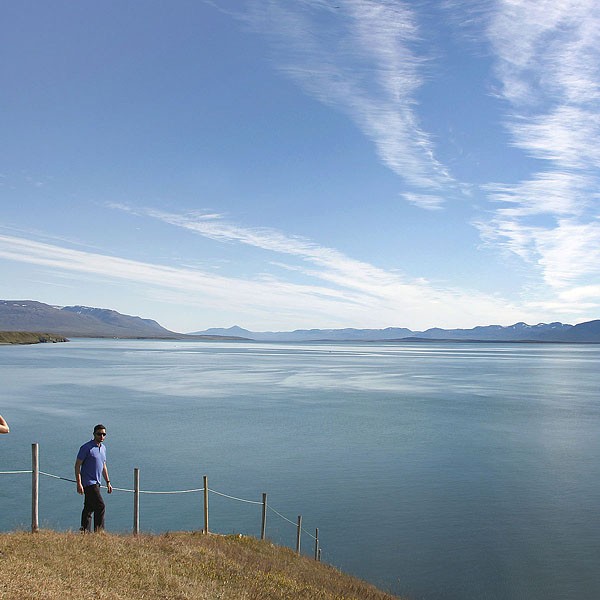 Hofsós í sól og sumaryl