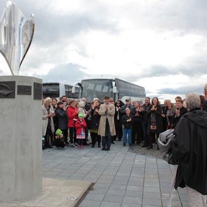 Minnisvarði um Jón S. Bergmann afhjúpaður