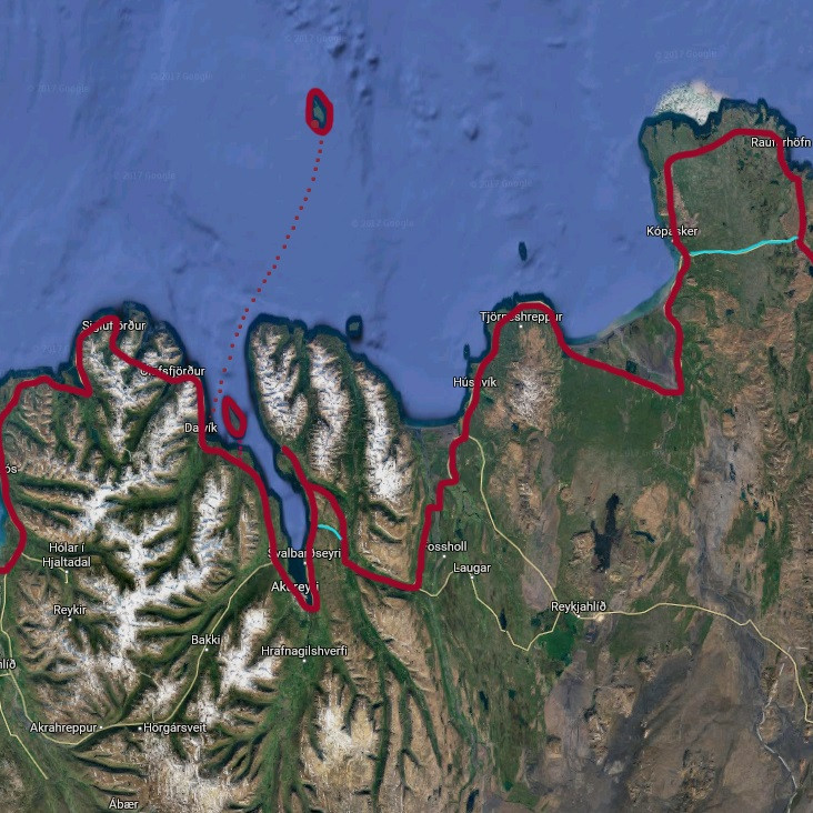 Rauðu línurnar sýna leiðina sem unnið er með í upphafi. Hvítu línurnar tákna þann hluta strandlengjunnar sem reiknað er með að vinna með í framtíðinni. Mynd: Markaðsstofa Norðurlands.