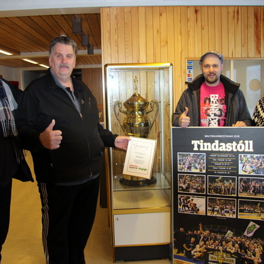 Kampakátir stjórnarmenn körfuboltadeildar Tindastóls, Stefán Jónsson, Björn Hansen og Ingólfur Jón Geirsson ásamt Sigríði Garðarsdóttur. Mynd: PF.