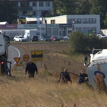 Valt við Varmahlíð með 10 þúsund lítra af olíu