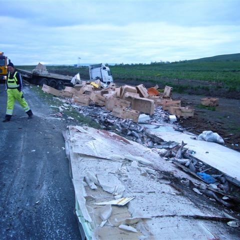 Flutningabíll út af í Húnavatnssýslu