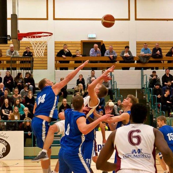 Pétur setur niður erfitt skot. MYND: HJALTI ÁRNA