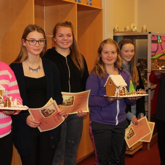 Piparkökuhúsakeppni í Varmahlíð - Myndband