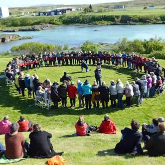 Prjónagjörningur á Prjónagleði 2017. Mynd: tsb.is