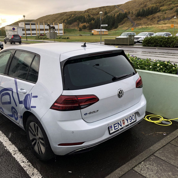 Rafmagnsbíll Sveitarfélagsins Skagafjarðar. Mynd: Skagafjordur.is.