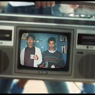 ‪DOWN WITH THE TRUMPETS / Rizzle Kicks‪