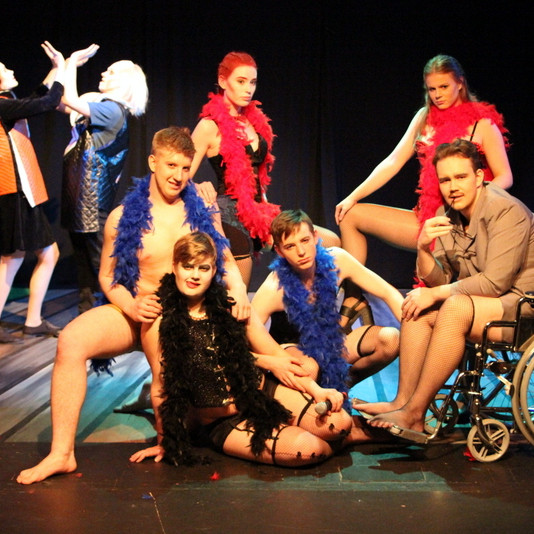 Kynþokki og djarfur klæðnaður verður alls ráðandi í Bifröst næstu daga.