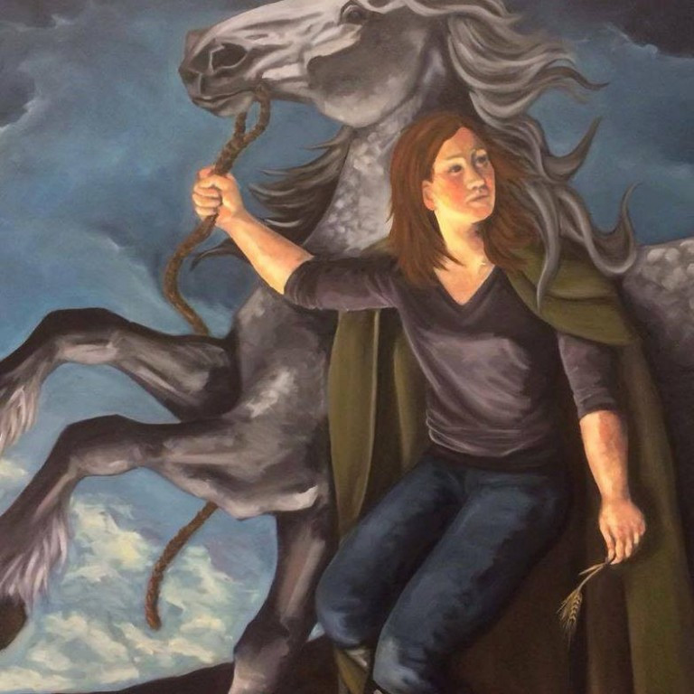 Frá myndlistarsýningu Hallrúnar Ásgrímsdóttur í Sæluviku 2016. Í þætti Feykis og Skottufilm er m.a. fjallað um sýninguna, Íslandsmót í ísbaði, kósíkvöld í Sauðárkróksbakaríi og tónleikana Árið er.