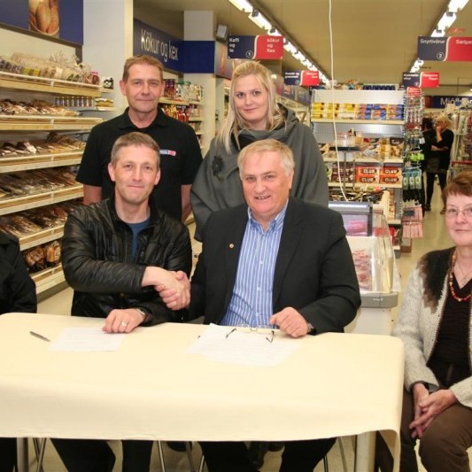 Samkaup og Kaupfélag Húnvetninga undirrita samning