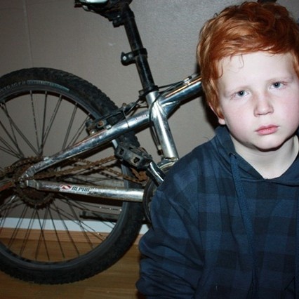 Drengur miður sín yfir eyðilögðu hjóli