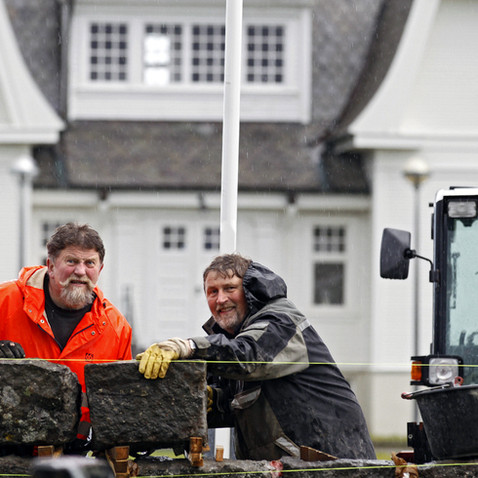Grjóthleðslumeistararnir Guðjón og Benjamín. Mynd af Mbl.is, Kjartan Þorbjörnsson.