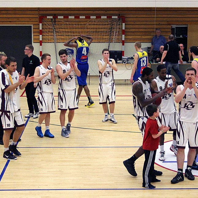 Hreinsi stal stigunum fyrir Stólana